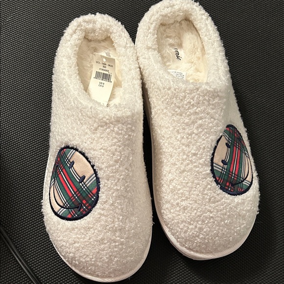 Aerie ladies Slippers with White and Plaid smile design. Size 9. - Picture 1 of 11